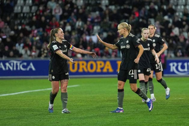Google Pixel Frauen-Bundesliga: SC Freiburg vs. FC Bayern München, 06.02.2026 Torjubel zum 0:1 durch Pernille Harder (FC Bayern München, 21) Google Pixel Frauen-Bundesliga: SC Freiburg vs. FC Bayern München, Dreisamstadion, 06.02.2026 DFB DFL REGULATIONS PROHIBIT ANY USE OF PHOTOGRAPHS AS IMAGE SEQUENCES AND OR QUASI-VIDEO. Copyright: xBEAUTIFULxSPORTS Boscox