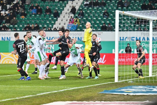 2. Bundesliga; SpVgg Greuther Fürth - 1. FC Magdeburg; 06.02.2026 FUERTH, GERMANY - 06. FEBRUARY: Der Ball landet erneut im Tor - der Treffer zum 2-5 durch Doni ARIFI (SpVgg Greuter Fürth 28) Tor Torschuetze Freude Happy während dem Match zwischen der SpVgg Greuther Fürth und dem 1. FC Magdeburg am 21. Spieltag der 2. Bundesliga im Sportpark Ronhof Thomas Sommer