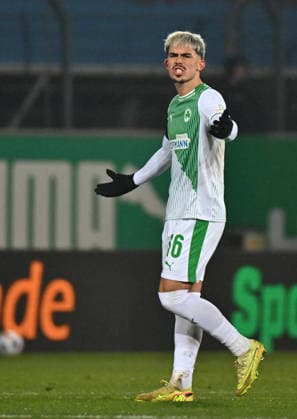 06.02.2026 - Fussball - Saison 2025 2026 - 2. Fussball - Bundesliga - 21. Spieltag: SpVgg Greuther Fürth SGF ( Kleeblatt ) - 1. FC Magdeburg FCM - Sportfoto Zink MeZi - xmexzix - DFL regulations prohibit any use of photographs as image sequences and or quasi-video - only for editorial use - Aaron Keller (16, SpVgg Greuther Fürth ) sauer unzufrieden enttäuscht Enttäuschung