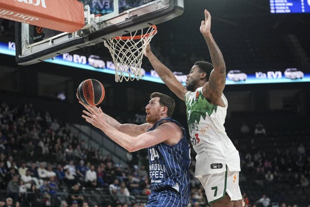 Anadolu Efes v Zalgiris - Basketball EuroLeague ISTANBUL, TURKIYE - FEBRUARY 6: Ercan Osmani (24) of Anadolu Efes in action against Moses Anthony Wright (7) of Zalgiris during the EuroLeague week 27 basketball match between Anadolu Efes and Zalgiris at the Turkcell Basketball Development Center in Istanbul, Turkiye, on February 6, 2026. Beyza Comert Anadolu Istanbul Turkey. Editorial use only. Please get in touch for any other usage.  Copyright: x2026xAnadoluxBeyzaxComertx
