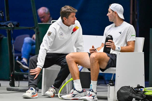 v. li. im Bild Michael Kohlmann, Coach Käpitän (GER) Jan-Lennard Struff (GER) 06.02.2026 Tennis Davis Cup Qualifiers 2026 Deutschland vs Peru , Castello, Duesseldorf,