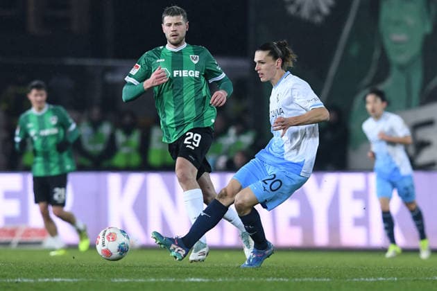 Fußball 2. Bundesliga 21. Spieltag SC Preußen Münster - VfL Bochum am 06.02.2026 im LVM-Preußenstadion in Münster Noah Loosli ( Bochum ), vorne - Imad Rondic ( Münster ), hinten DFL regulations prohibit any use of photographs as image sequences and or quasi-video.