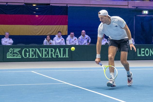Jan Lennard Struff ( Team Deutschland) erlaeuft den Stopball. Deutschland vs. Peru, Tennis, Davis-Cup, 01. Runde, 06. und 07.02.2026 Deutschland vs. Peru, Tennis, Davis-Cup, 01. Runde, 06. und 07.02.2026 Duesseldorf Copyright: xEibner-Pressefoto ThomasxHaeslerx EP_THR