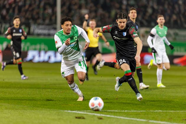 Fürth, Deutschland 06. Februar 2026: 2. Liga - 2025 2026 - SpVgg Greuther Fürth vs. 1. FC Magdeburg Im Bild: v. li. im Zweikampf Sayfallah Ltaiet (SGF) und Jean Hugonet (FCM) DFL regulations prohibit any use of photographs as image sequences and or quasi-video Sportpark Ronhof Bayern