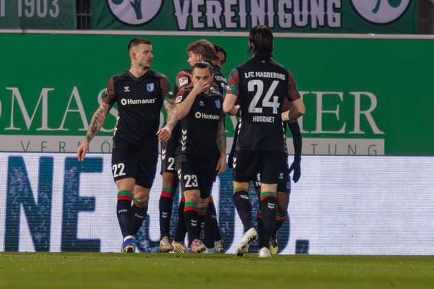 Fürth, Deutschland 06. Februar 2026: 2. Liga - 2025 2026 - SpVgg Greuther Fürth vs. 1. FC Magdeburg Im Bild: Die Spieler vom FCM jubeln nach dem Tor zum 1:1 DFL regulations prohibit any use of photographs as image sequences and or quasi-video Sportpark Ronhof Bayern