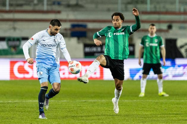 2.Fußball Bundesliga: Preußen Münster - VfL Bochum, 06.02.2026 Gerrit Holtmann (VfL Bochum, 17), Etienne Amenyido (Preußen Münster, 30) 2.Fußball Bundesliga: Preußen Münster - VfL Bochum, LVM-Preußenstadion, Münster; 06.02.2026 DFL regulations prohibit any use of photographs as image sequences and or quasi video.