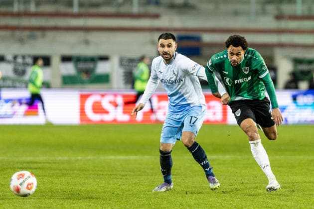 2.Fußball Bundesliga: Preußen Münster - VfL Bochum, 06.02.2026 Gerrit Holtmann (VfL Bochum, 17), Etienne Amenyido (Preußen Münster, 30) 2.Fußball Bundesliga: Preußen Münster - VfL Bochum, LVM-Preußenstadion, Münster; 06.02.2026 DFL regulations prohibit any use of photographs as image sequences and or quasi video.