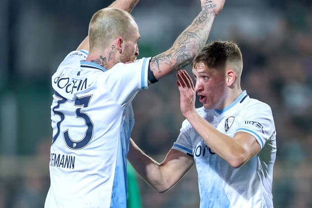 06.02.2025, Fußball, Preußen Münster - VfL Bochum, 2. Fußball Bundesliga, Preußenstadion, 21.Spieltag, Saison 2025 2026: Torjubel nach dem Tor zum 1:1 durch Torschütze Koji Miyoshi (VfL Bochum 23) im Bild Callum Marshall (VfL Bochum 16) zusammen mit Philipp Hofmann (VfL Bochum 33) DFB regulations prohibit any use of photographs as image sequences and or quasi-video. Nordrhein-Westfalen Deutschland