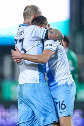 06.02.2025, Fußball, Preußen Münster - VfL Bochum, 2. Fußball Bundesliga, Preußenstadion, 21.Spieltag, Saison 2025 2026: Torjubel nach dem Tor zum 1:1 durch Torschütze Koji Miyoshi (VfL Bochum 23) im Bild Callum Marshall (VfL Bochum 16) zusammen mit Philipp Hofmann (VfL Bochum 33) DFB regulations prohibit any use of photographs as image sequences and or quasi-video. Nordrhein-Westfalen Deutschland
