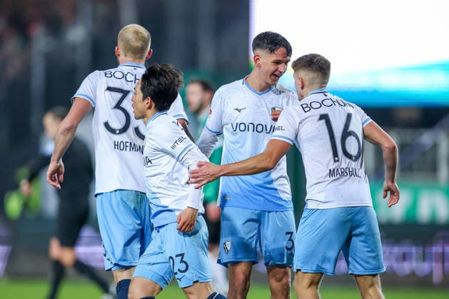 06.02.2025, Fußball, Preußen Münster - VfL Bochum, 2. Fußball Bundesliga, Preußenstadion, 21.Spieltag, Saison 2025 2026: Torjubel nach dem Tor zum 1:1 durch Torschütze Koji Miyoshi (VfL Bochum 23) zusammen mit Philipp Hofmann (VfL Bochum 33) Callum Marshall (VfL Bochum 16) Cajetan Lenz (VfL Bochum 34) DFB regulations prohibit any use of photographs as image sequences and or quasi-video. Nordrhein-Westfalen Deutschland