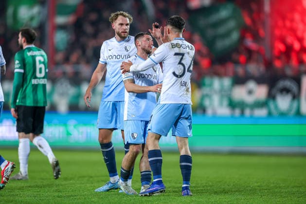 06.02.2025, Fußball, Preußen Münster - VfL Bochum, 2. Fußball Bundesliga, Preußenstadion, 21.Spieltag, Saison 2025 2026: Torjubel nach dem Tor zum 1:1 durch Torschütze Koji Miyoshi (VfL Bochum 23) im Bild Philipp Strompf (VfL Bochum 03) Philipp Hofmann (VfL Bochum 33) Maximilian Wittek (VfL Bochum 32) Cajetan Lenz (VfL Bochum 34) DFB regulations prohibit any use of photographs as image sequences and or quasi-video. Nordrhein-Westfalen Deutschland