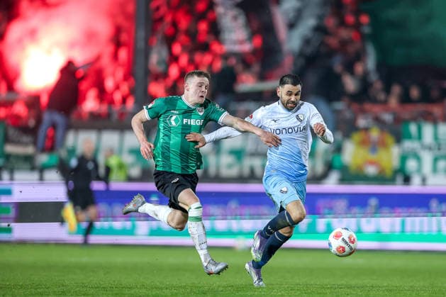 06.02.2025, Fußball, Preußen Münster - VfL Bochum, 2. Fußball Bundesliga, Preußenstadion, 21.Spieltag, Saison 2025 2026: Mikkel Kirkeskov (Preussen Muenster 02) im Zweikampf gegen Gerrit Holtmann (VfL Bochum 17) DFB regulations prohibit any use of photographs as image sequences and or quasi-video. Nordrhein-Westfalen Deutschland