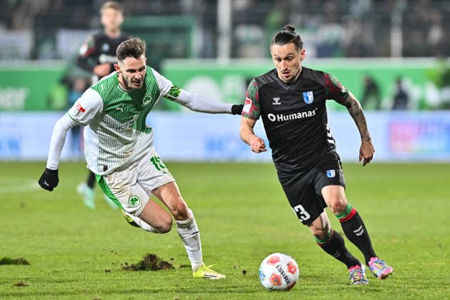 2. Bundesliga; SpVgg Greuther Fürth - 1. FC Magdeburg; 06.02.2026 FUERTH, GERMANY - 06. FEBRUARY: im Duell Branimir HRGOTA (SpVgg Greuther Fuerth 10) und Baris ATIK (1. FC Magdeburg 23) während dem Match zwischen der SpVgg Greuther Fürth und dem 1. FC Magdeburg am 21. Spieltag der 2. Bundesliga im Sportpark Ronhof Thomas Sommer
