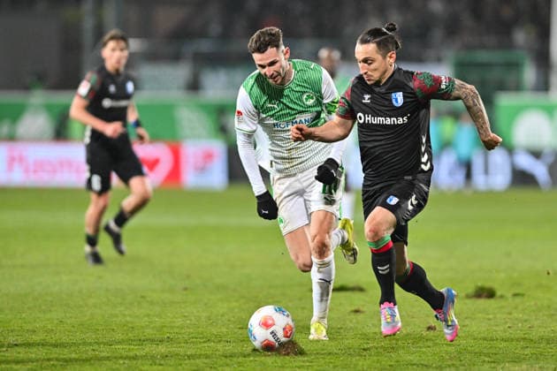 2. Bundesliga; SpVgg Greuther Fürth - 1. FC Magdeburg; 06.02.2026 FUERTH, GERMANY - 06. FEBRUARY: im Duell Branimir HRGOTA (SpVgg Greuther Fuerth 10) und Baris ATIK (1. FC Magdeburg 23) während dem Match zwischen der SpVgg Greuther Fürth und dem 1. FC Magdeburg am 21. Spieltag der 2. Bundesliga im Sportpark Ronhof Thomas Sommer