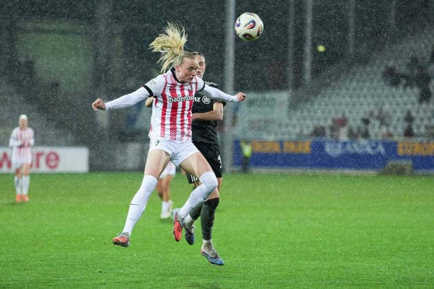 Google Pixel Frauen-Bundesliga: SC Freiburg vs. FC Bayern München, 06.02.2026 Kopfballduell zwischen Luca Birkholz (SC Freiburg, 23) und Stine Ballisager (FC Bayern München, 3) Google Pixel Frauen-Bundesliga: SC Freiburg vs. FC Bayern München, Dreisamstadion, 06.02.2026 DFB DFL REGULATIONS PROHIBIT ANY USE OF PHOTOGRAPHS AS IMAGE SEQUENCES AND OR QUASI-VIDEO. Copyright: xBEAUTIFULxSPORTS Boscox