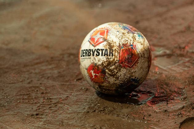 2.Fußball Bundesliga: Preußen Münster - VfL Bochum, 06.02.2026 Symbolbild, Spielball der 1.Bundesliga, Schmutzig, Derbystar 2.Fußball Bundesliga: Preußen Münster - VfL Bochum, LVM-Preußenstadion, Münster; 06.02.2026 DFL regulations prohibit any use of photographs as image sequences and or quasi video.