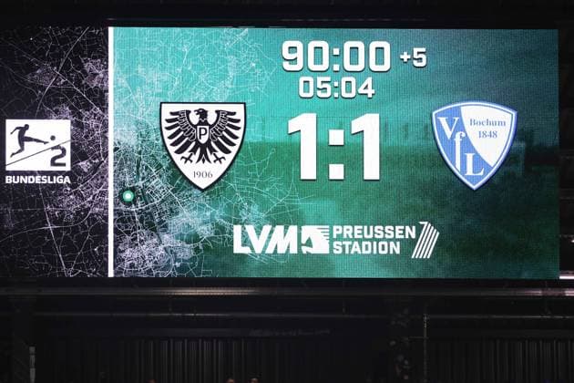 Fußball 2. Bundesliga 21. Spieltag SC Preußen Münster - VfL Bochum am 06.02.2026 im LVM-Preußenstadion in Münster Die Anzeigetafel im LVM-Preußenstadion zeigt den Endstand an. Münster 1:1 Bochum DFL regulations prohibit any use of photographs as image sequences and or quasi-video.
