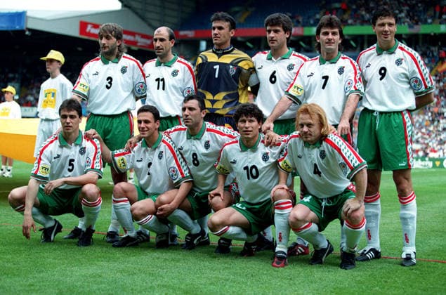 Spain V Bulgaria, UEFA EURO, EM, Europameisterschaft,Fussball 1996 Group B Bulgarian team group, Mannschaftsbild, Totale (BR) Trifon Ivanov, Yordan Letchkov, Borislav Mihaylov, Zlatko Yankov, Emil Kostadinov, Lyuboslav Penev, (FR) Petar Hubchev, Radostin Kishishev, Hristo Stoichkov, Krasimir Balakov, Iliyan Kiryakov before the UEFA Euro 1996 Group B match between Spain and Bulgaria at Elland Road on June 9, 1996 in Leeds, England. Leeds Elland Road England United Kingdom Copyright: xAllstarxPicturexLibraryxLtdx