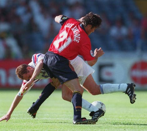 France V Spain, UEFA EURO, EM, Europameisterschaft,Fussball 1996 Group B Luis Enrique of Spain and Vincent Guerin of France challenge during the UEFA Euro 1996 Group B match between France and Spain at Elland Road on June 15, 1996 in Leeds, England. Leeds Elland Road England United Kingdom Copyright: xAllstarxPicturexLibraryxLtdx