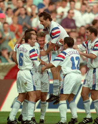 France V Spain, UEFA EURO, EM, Europameisterschaft,Fussball 1996 Group B Vincent Guerin, Youri Djorkaeff, Didier Deschamps, Laurent Blanc, Bixente Lizarazu and Zinedine Zidane celebrate during the UEFA Euro 1996 Group B match between France and Spain at Elland Road on June 15, 1996 in Leeds, England. Leeds Elland Road England United Kingdom Copyright: xAllstarxPicturexLibraryxLtdx