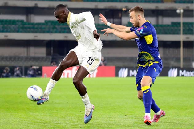 Pisa™s Idrissa Toure , Verona™s Sandi Lovric the Serie A soccer match between Hellas Verona and Pisa at the Bentegodi Stadium in Verona, north west Italy - Friday , February 6 , 2026. - Soccer .  Copyright: xPaolaxGarbuio Lapressex