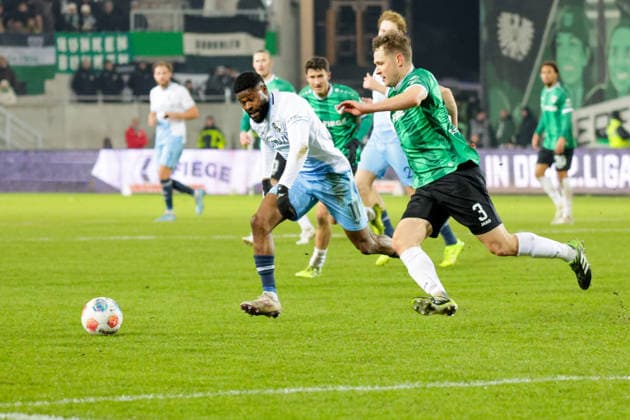 06.02.2026, xgrfx, Fussball 2.Bundesliga, Preußen Münster - VfL Bochum v.l. Moritz Kwarteng (VfL Bochum), Paul Jaeckel (Preußen Münster) (DFL DFB REGULATIONS PROHIBIT ANY USE OF PHOTOGRAPHS as IMAGE SEQUENCES and or QUASI-VIDEO) Münster