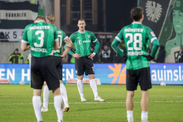 06.02.2026, xgrfx, Fussball 2.Bundesliga, Preußen Münster - VfL Bochum v.l. Paul Jaeckel, Marvin Schulz, Marco Meyerhöfer nach dem Unentschieden gegen den VfL Bochum. (Preußen Münster) (DFL DFB REGULATIONS PROHIBIT ANY USE OF PHOTOGRAPHS as IMAGE SEQUENCES and or QUASI-VIDEO) Münster