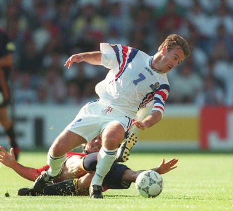 France V Spain, UEFA EURO, EM, Europameisterschaft,Fussball 1996 Group B Didier Deschamps of France and Alkorta of Spain challenge during the UEFA Euro 1996 Group B match between France and Spain at Elland Road on June 15, 1996 in Leeds, England. Leeds Elland Road England United Kingdom Copyright: xAllstarxPicturexLibraryxLtdx