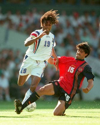 France V Spain, UEFA EURO, EM, Europameisterschaft,Fussball 1996 Group B Christian Karembeu of France and Jose Caminero of Spain challenge during the UEFA Euro 1996 Group B match between France and Spain at Elland Road on June 15, 1996 in Leeds, England. Leeds Elland Road England United Kingdom Copyright: xAllstarxPicturexLibraryxLtdx