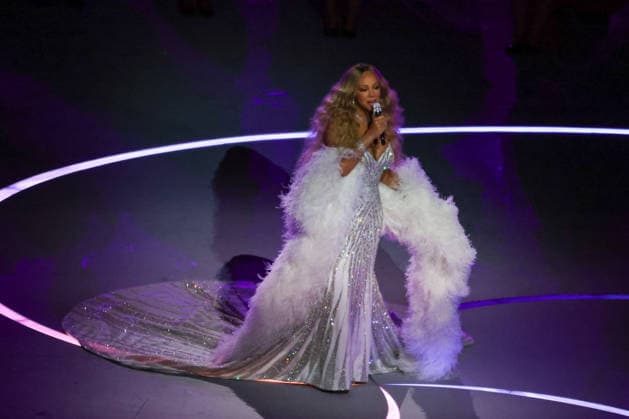 Mariah Carey during the Opening Ceremony of the Olympic Winter games, Winterspiele,Spiele, Summer games Milano-Cortina 2026 on February 06, 2026 at the Milano San Siro Olympic Stadium in Milan, Italy  Copyright: xFabrizioxCarabelli IPAxSportx xipa-agency.netx xx IPA_71046064 IPA_Agency_IPA71046064