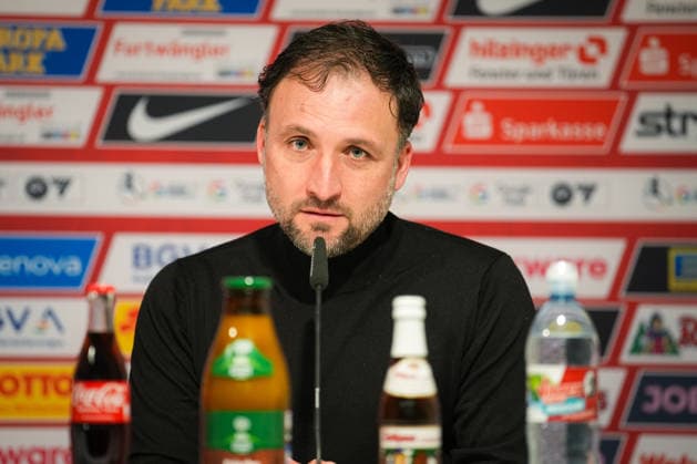 Fussball, Google Pixel Frauen-Bundesliga, 17 .Spieltag, 2025 2026, SC Freiburg vs. FC Bayern München, 06.02.2026, Dreisamstadion, Freiburg,: Jose Barcala (FC Bayern München, Trainer) Freiburg Dreisamstadion Baden-Württemberg Deutschland Copyright: xFINLEYxMÖRCHx