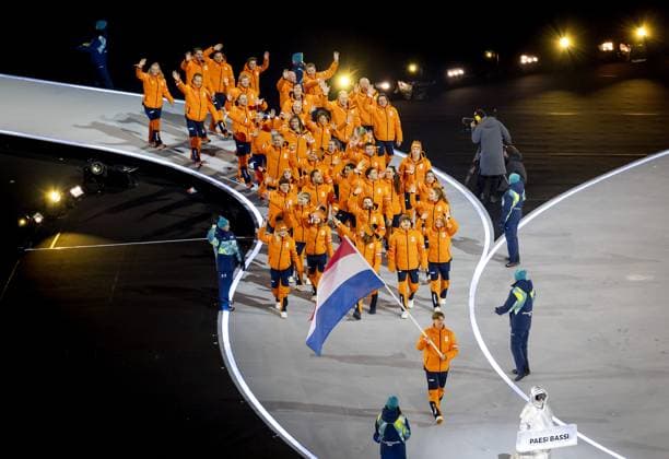 MILAN - Jens van t Wout carries the Dutch flag during the opening ceremony of the Winter Olympics in the San Siro Stadium. ROBIN VAN LONKHUIJSEN ANP xVIxANPxSportx xxANPxIVx 549847744 originalFilename: 549847744.jpg