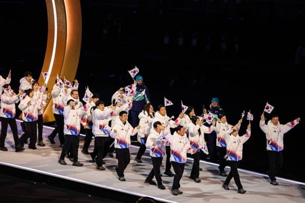 ITALY, MILAN - FEBRUARY 6, 2026: Members of the Olympic team of South Korea emerge during a ceremony to open the 2026 Winter Olympic Games, Olympische Spiele, Olympia, OS at San Siro Stadium Opening Ceremony For 2026 Winter Olympic Games  - ZUMAt113 20260206_zaa_t113_544 Copyright: xPeterxKovalevx