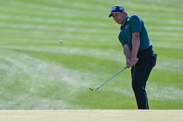 SCOTTSDALE, AZ - FEBRUARY 06: Aldrich Potgeiter (SAF) chips on to 18 during the second round of the Waste Management Phoenix Open on February 6, 2026, at TPC Scottsdale, Scottsdale, Arizona. (Photo by Ken Murray Icon Sportswire) GOLF: FEB 06 PGA, Golf Herren WM Phoenix Open EDITORIAL USE ONLY Icon2602060322