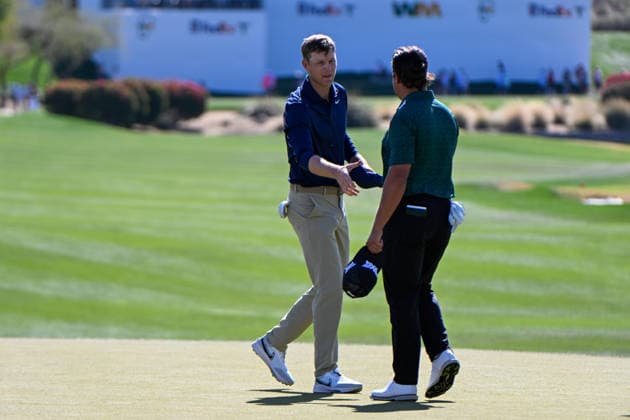 SCOTTSDALE, AZ - FEBRUARY 06: Cam Davis (AUS) shakes hands with Aldrich Potgeiter (SAF) on the green on 18 following the second round of the Waste Management Phoenix Open on February 6, 2026, at TPC Scottsdale, Scottsdale, Arizona. (Photo by Ken Murray Icon Sportswire) GOLF: FEB 06 PGA, Golf Herren WM Phoenix Open EDITORIAL USE ONLY Icon2602060362