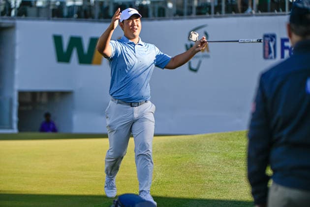 SCOTTSDALE, AZ - FEBRUARY 06: Tom Kim (KOR) revs up the crowd on the green on 16 during the second round of the Waste Management Phoenix Open on February 6, 2026, at TPC Scottsdale, Scottsdale, Arizona. (Photo by Ken Murray Icon Sportswire) GOLF: FEB 06 PGA, Golf Herren WM Phoenix Open EDITORIAL USE ONLY Icon2602060062