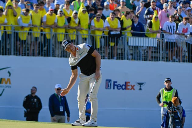 SCOTTSDALE, AZ - FEBRUARY 06: Viktor Hovland (NOR) reacts after leaving his long birdie putt short on 16 during the second round of the Waste Management Phoenix Open on February 6, 2026, at TPC Scottsdale, Scottsdale, Arizona. (Photo by Ken Murray Icon Sportswire) GOLF: FEB 06 PGA, Golf Herren WM Phoenix Open EDITORIAL USE ONLY Icon2602060152