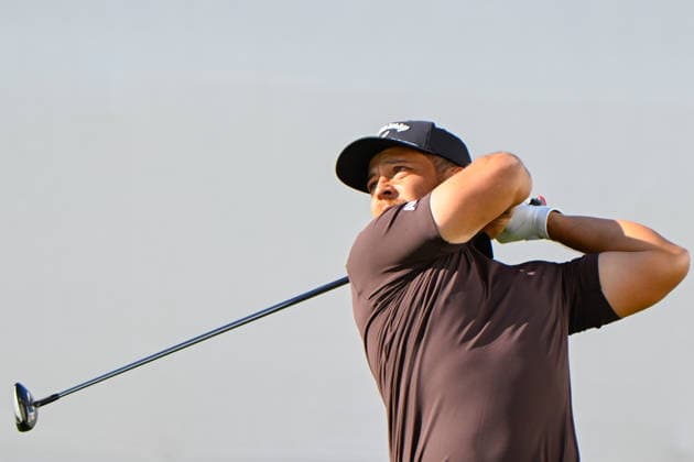 SCOTTSDALE, AZ - FEBRUARY 06: Xander Schauffele (USA) watches his tee shot on 17 during the second round of the Waste Management Phoenix Open on February 6, 2026, at TPC Scottsdale, Scottsdale, Arizona. (Photo by Ken Murray Icon Sportswire) GOLF: FEB 06 PGA, Golf Herren WM Phoenix Open EDITORIAL USE ONLY Icon2602060202