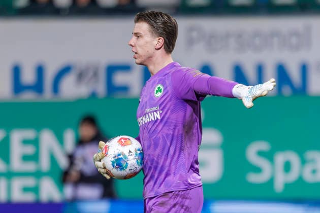 Fürth, Deutschland 06. Februar 2026: 2. Liga - 2025 2026 - SpVgg Greuther Fürth vs. 1. FC Magdeburg Im Bild: Torhüter Timo Schlieck (SGF) DFL regulations prohibit any use of photographs as image sequences and or quasi-video Sportpark Ronhof Bayern