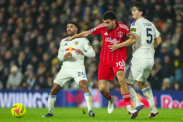 Leeds United v Nottingham Forest, Premier League Morgan Gibbs-White Of Nottingham Forest battles with Pascal Struijk Of Leeds United during the Leeds United v Nottingham Forest Premier League match at Elland Road, Leeds, England on 6 February 2026 Credit: Lee Keuneke Every Second Media Editorial use only. All images are copyright Every Second Media Limited. No images may be reproduced without prior permission. All rights reserved. Premier League and Football League images are subject to licensing agreements with Football DataCo Limited. see https: www.football-dataco.com Copyright: xIMAGO EveryxSecondxMediax ESM-1788-0101 LeexKeunekex xEveryxSecondxMediax