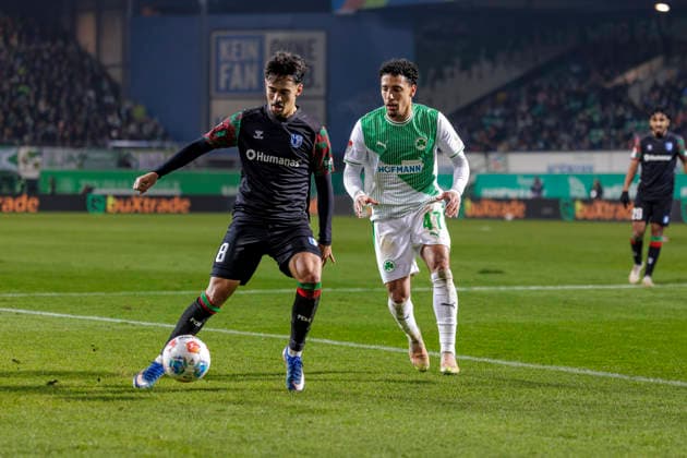 Fürth, Deutschland 06. Februar 2026: 2. Liga - 2025 2026 - SpVgg Greuther Fürth vs. 1. FC Magdeburg Im Bild: v. li. im Zweikampf Laurin Ulrich (FCM) und Sayfallah Ltaiet (SGF) DFL regulations prohibit any use of photographs as image sequences and or quasi-video Sportpark Ronhof Bayern
