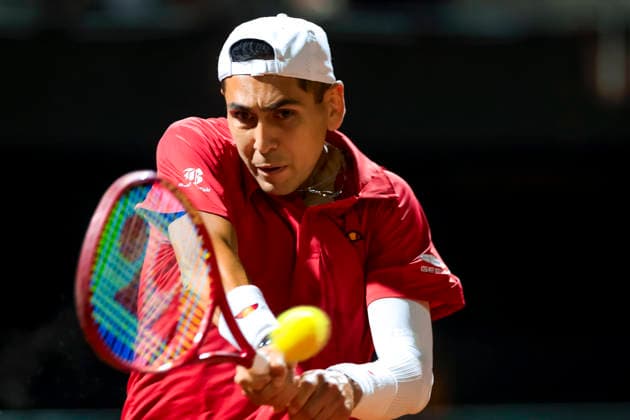 Tenis, Chile vs Serbia. Copa Davis 2026. El jugador de Chile Alejandro Tabilo regresa la pelota frente a Ognen Milic de Serbia durante el partido de sinles de la Copa Davis valido por el Grupo Mundial, disputado en el Court Central Anita Lizana, Parque Estadio Nacional in Santiago, Chile de Santiago, Chile. 06 02 2026 Pepe Alvujar Photosport Tenis, Chile vs Serbia. Copa Davis 2026. Chile player Alejandro Tabilo return the ball against Ognen Milic of Serbia during the Davis Cup singles match valid for the World Group, played at the Anita Lizana Central Court Parque Estadio Nacional in Santiago, Chile. 06 02 2026 Pepe Alvujar Photosport Chile vs Serbia dia 1, Copa Davis 2026 
