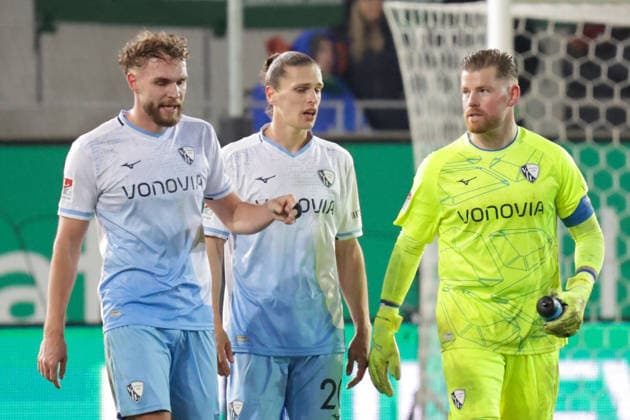 06.02.2026, xgrfx, Fussball 2.Bundesliga, Preußen Münster - VfL Bochum v.l. Philipp Strompf, Noah Loosli, Timo Horn (VfL Bochum) (DFL DFB REGULATIONS PROHIBIT ANY USE OF PHOTOGRAPHS as IMAGE SEQUENCES and or QUASI-VIDEO) Münster