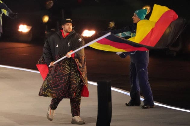 Milano Cortina, 2026 , Winter Olympic Games, Olympische Spiele, Olympia, OS Olympische Winterspiele 2026 , Eröffnungsfeier, Opening Ceremony , Leon Draisaitl, Deutschland, Deutsch, German, Germany, Fahnenträger, Photocopyright Gladys Chai von der Laage *** Milano Cortina, 2026 , Winter Olympic Games, Winter Olympic Games 2026 , Opening Ceremony , Leon Draisaitl, Deutschland, German, Germany, Flag bearer, Photocopyright Gladys Chai von der Laage