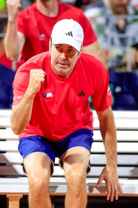 Tenis, Chile vs Serbia. Copa Davis 2026. El capitan de Chile Nicolas Massu es fotografiado, durante el partido de sinles de la Copa Davis valido por el Grupo Mundial, disputado en el Court Central Anita Lizana, Parque Estadio Nacional de Santiago, Chile. 06 02 2026 Pepe Alvujar Photosport Tenis, Chile vs Serbia. Copa Davis 2026. Chilean captain Nicolas Massu is pictured during the Davis Cup singles match valid for the World Group, played at the Anita Lizana Central Court, Parque Estadio Nacional in Santiago, Chile. 06 02 2026 Pepe Alvujar Photosport Chile vs Serbia dia 1, Copa Davis 2026