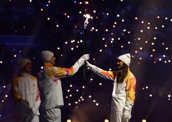 (260207) -- MILAN, Feb. 7, 2026 -- Torchbearers pass the flame during the opening ceremony of the Milan-Cortina 2026 Olympic Winter games, Winterspiele,Spiele, Summer games at the San Siro Olympic Stadium in Milan, Italy, Feb. 6, 2026. ) (MICO2026)ITALY-MILAN-CORTINA 2026-OLYMPIC WINTER GAMES-OPENING CEREMONY LixJing 