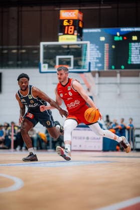 BB-2BL SBB Baskets - Eisbaeren Bremerhaven Martin Bogdanov (SBB Baskets), Elijah Jahi Miller (Eisbaeren Bremerhaven) waehrend der Saison 2025-2026 in der 2. Barmer Basketball Bundesliga Pro A am 21. Spieltag SBB Baskets und Eisbaeren Bremerhaven in der Wolfgang-Lakenmacher-Halle am 6. February 2026 in Magdeburg, Sachsen Anhalt, Deutschland