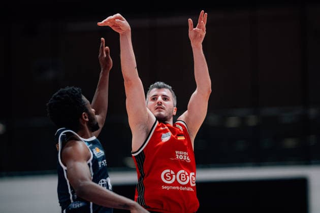 BB-2BL SBB Baskets - Eisbaeren Bremerhaven Martin Bogdanov (SBB Baskets) waehrend der Saison 2025-2026 in der 2. Barmer Basketball Bundesliga Pro A am 21. Spieltag SBB Baskets und Eisbaeren Bremerhaven in der Wolfgang-Lakenmacher-Halle am 6. February 2026 in Magdeburg, Sachsen Anhalt, Deutschland