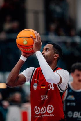 BB-2BL SBB Baskets - Eisbaeren Bremerhaven Nigel Pruitt (SBB Baskets) waehrend der Saison 2025-2026 in der 2. Barmer Basketball Bundesliga Pro A am 21. Spieltag SBB Baskets und Eisbaeren Bremerhaven in der Wolfgang-Lakenmacher-Halle am 6. February 2026 in Magdeburg, Sachsen Anhalt, Deutschland