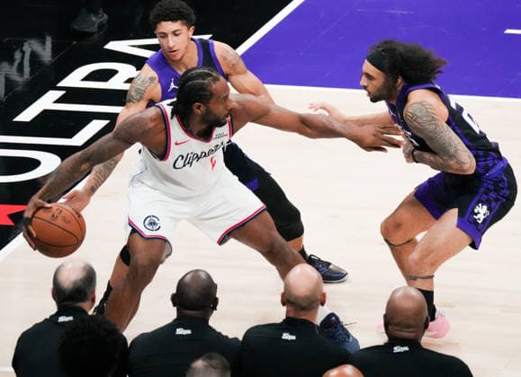 (260207) -- SACRAMENTO, Feb. 7, 2026 -- Kawhi Leonard (C) of Los Angeles Clippers competes during the 2025-2026 NBA, Basketball Herren, USA regular season basketball game between Los Angeles Clippers and Sacramento Kings in Sacramento, the United States, Feb. 6, 2026. (Photo by Xinhua) (SP)U.S.-SACRAMENTO-BASKETBALL-NBA-CLIPPERS VS KINGS SunxYuxuan 